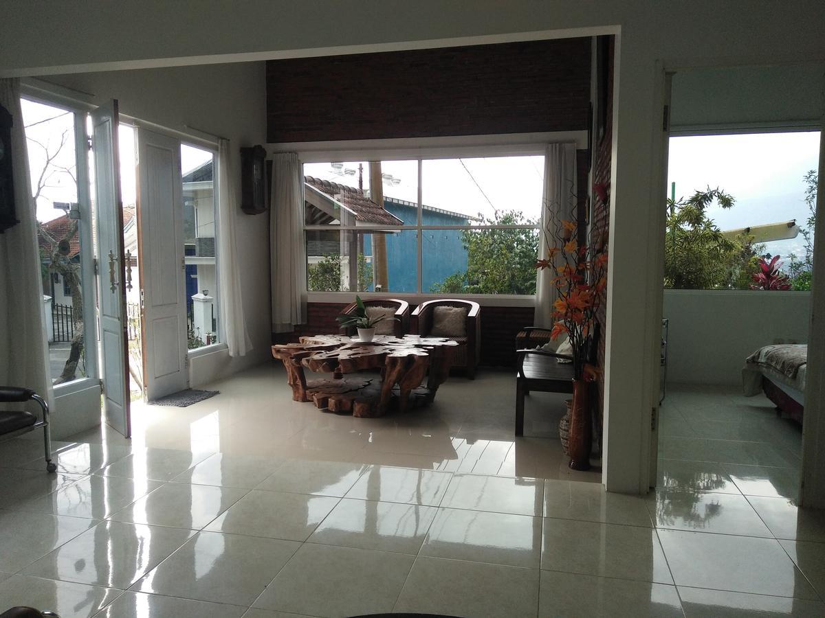 Susi Homestay Batu  Exterior photo